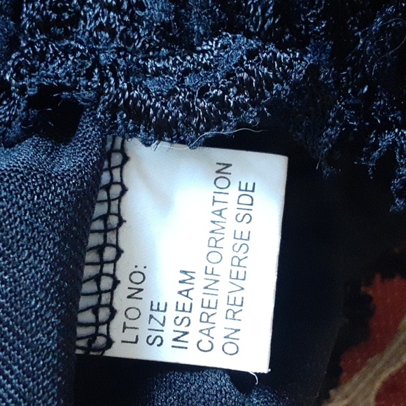 GUC- Beautiful Black Lace Skirt - Picture 5 of 8